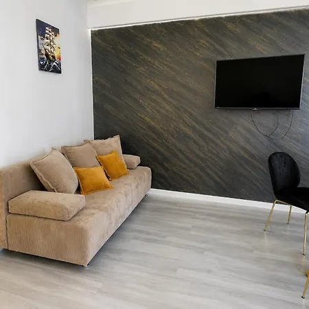 Serenity Black Daire